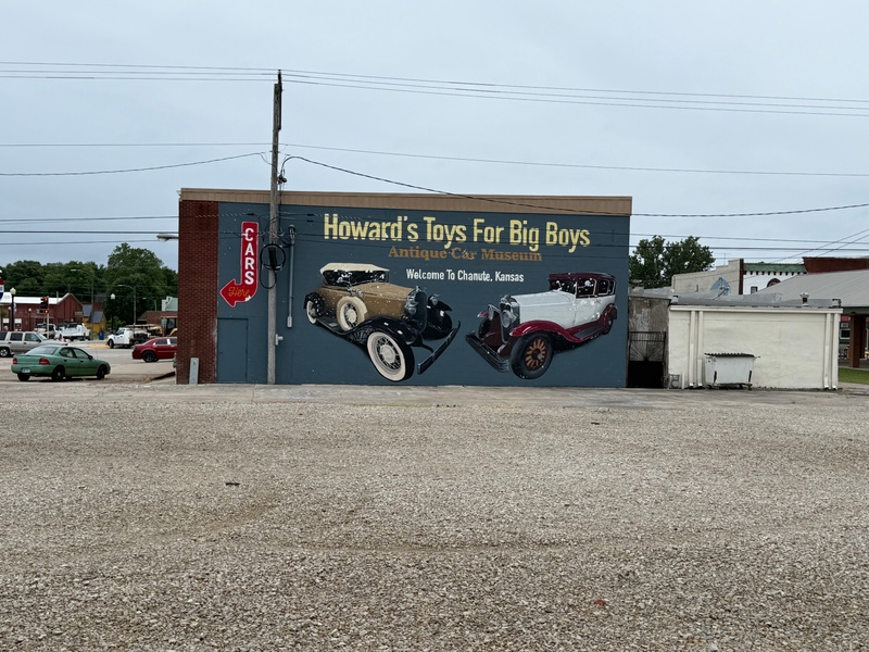 mural in Chanute by artist unknown.