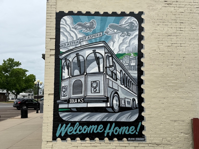 mural in Iola by artist unknown.