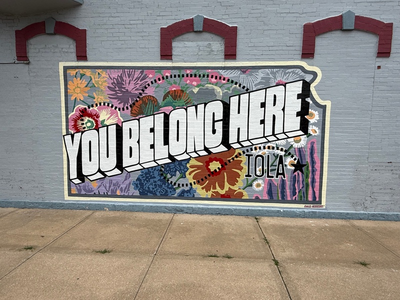 mural in Iola by artist unknown.
