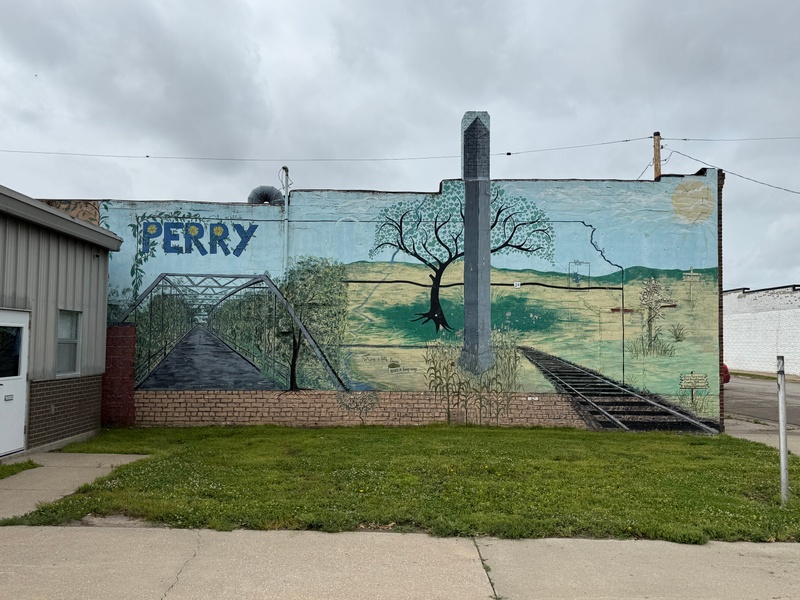 mural in Perry by artist unknown.