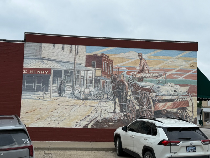 mural in Tonganoxie by artist unknown.