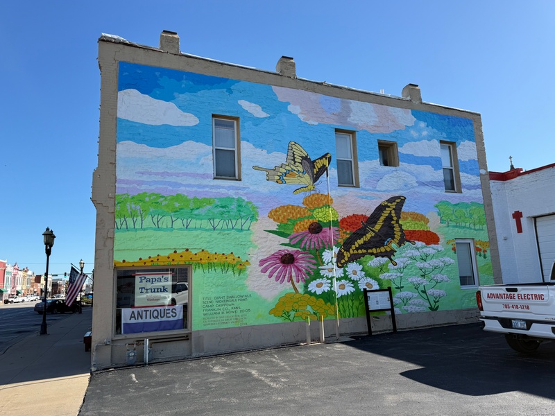 mural in Ottawa by artist unknown.