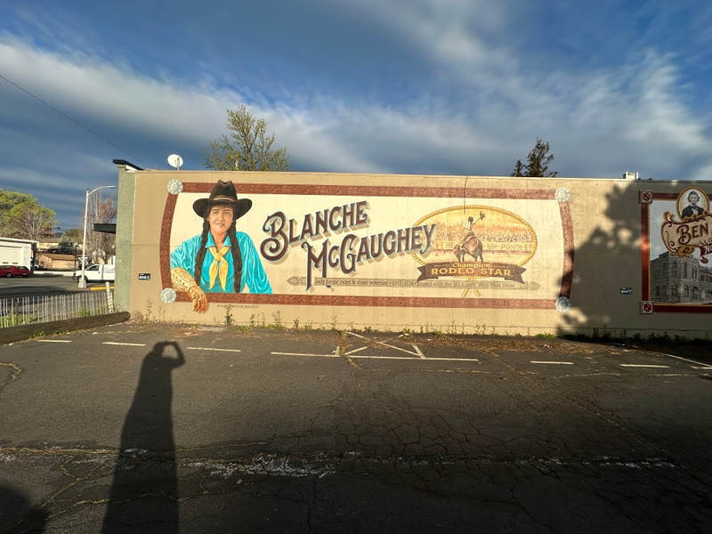mural in The Dalles by artist unknown.