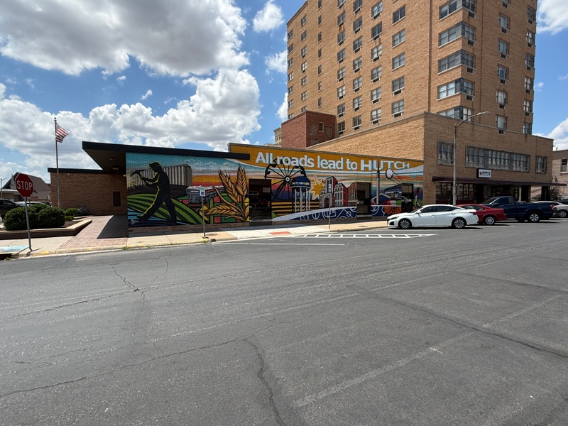 mural in Hutchinson by artist unknown.