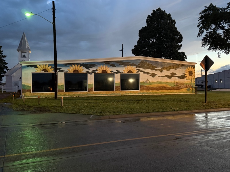 mural in Kinsley by artist unknown.