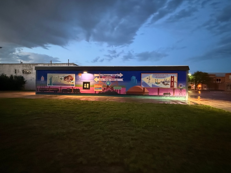 mural in Kinsley by artist unknown.