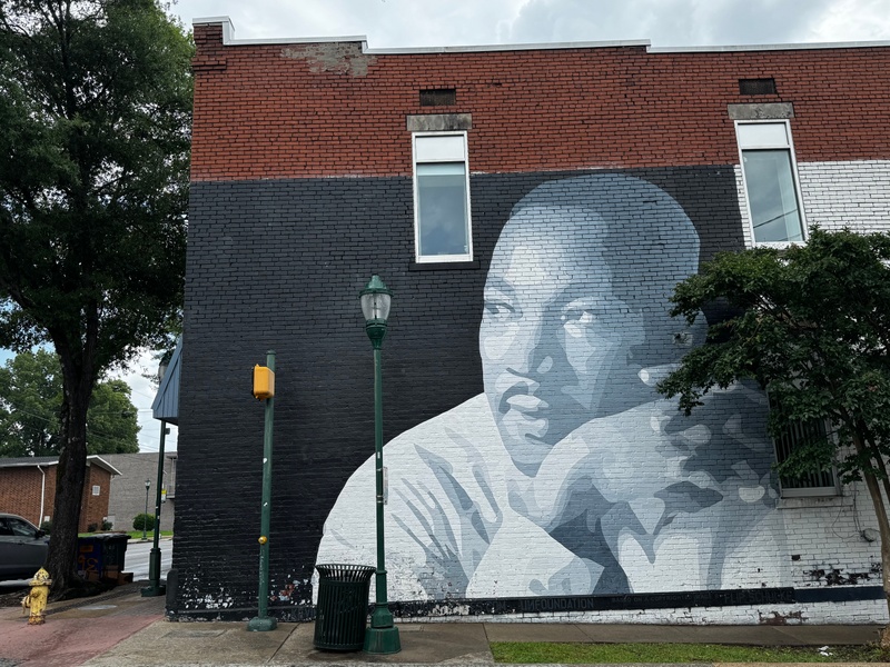 mural in Chattanooga by artist unknown.