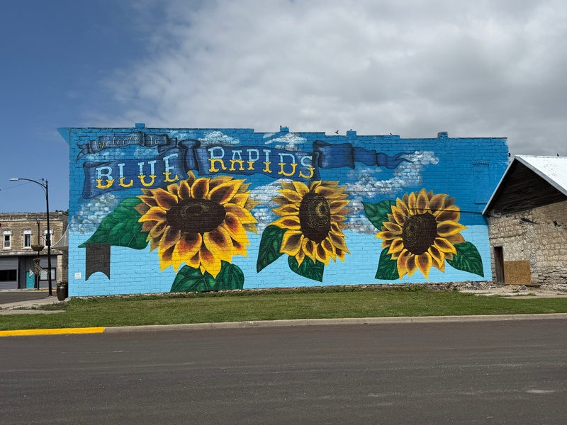 mural in Blue Rapids by artist unknown.