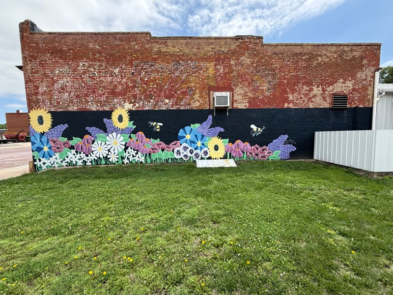 mural in Marysville by artist unknown.