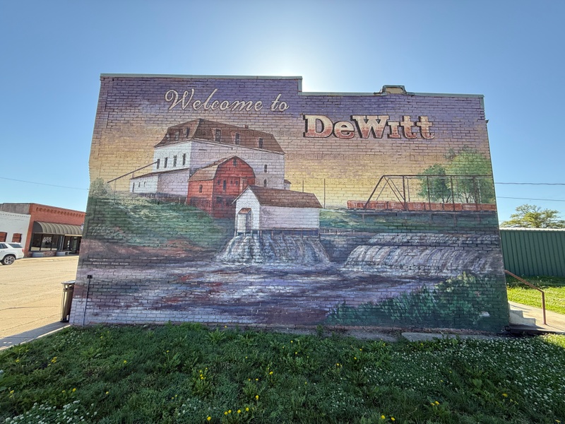 mural in De Witt by artist unknown.