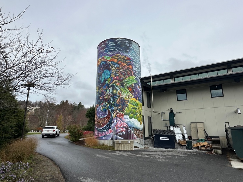 mural in Stowe by artist unknown.