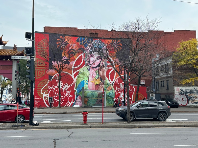 mural in Montréal by artist unknown.