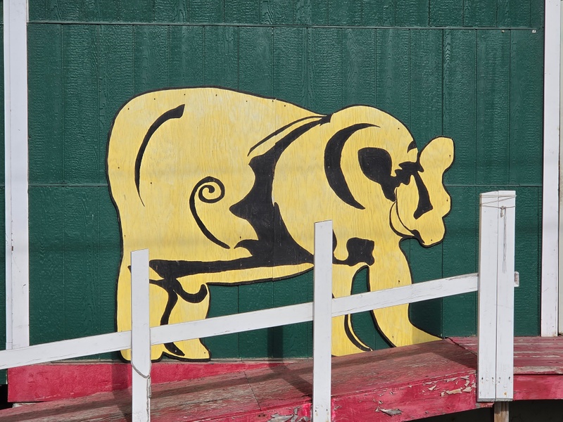 mural in Tok by artist unknown.