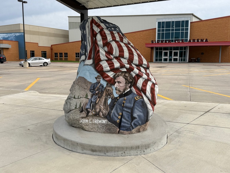 mural in Fremont by artist unknown.