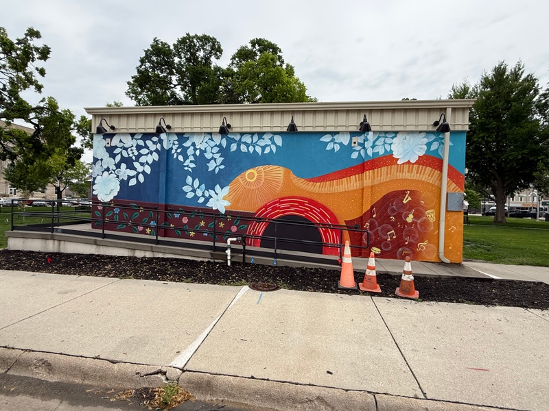 mural in Columbus by artist unknown.