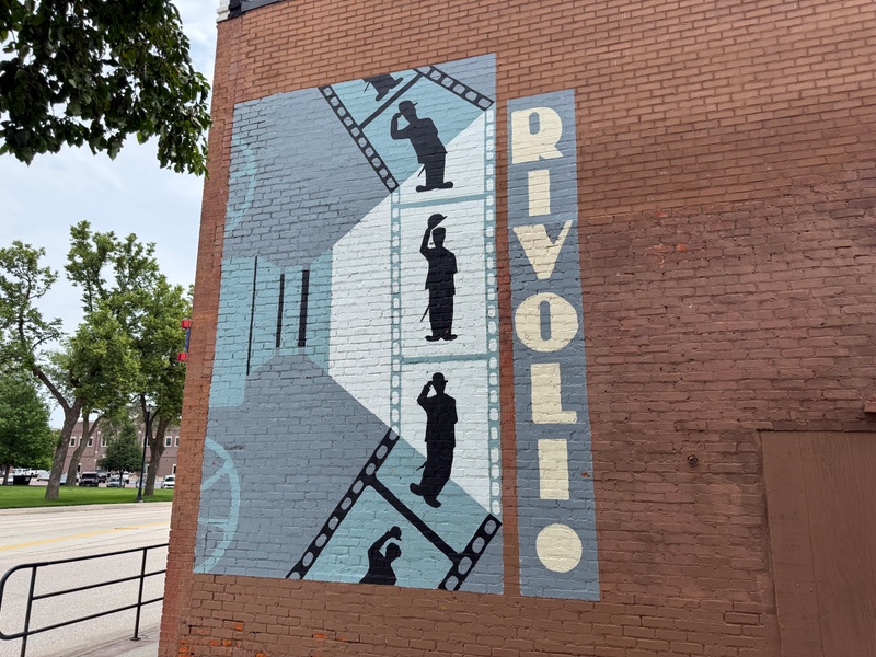 mural in Seward by artist unknown.