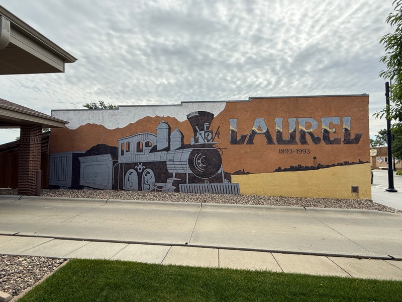 mural in Laurel by artist unknown.