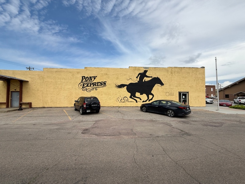 mural in Laurel by artist unknown.