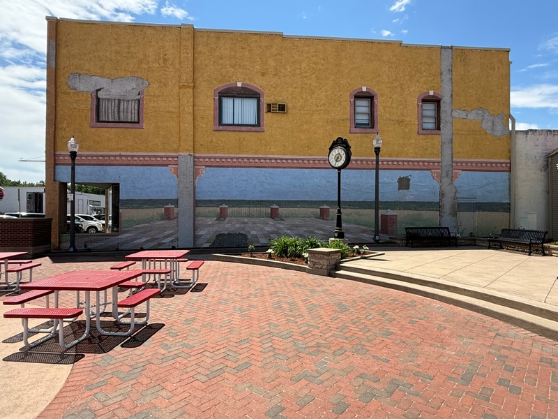 mural in Vermillion by artist unknown.