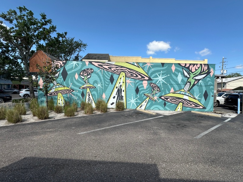 mural in St. Petersburg by artist unknown.
