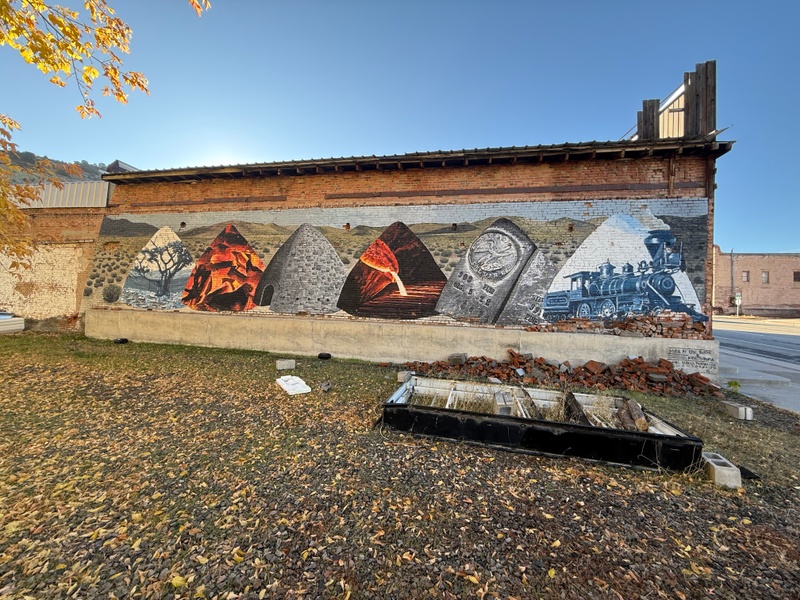 mural in Eureka by artist unknown.