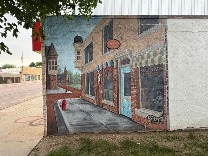 mural in Akron by artist unknown.
