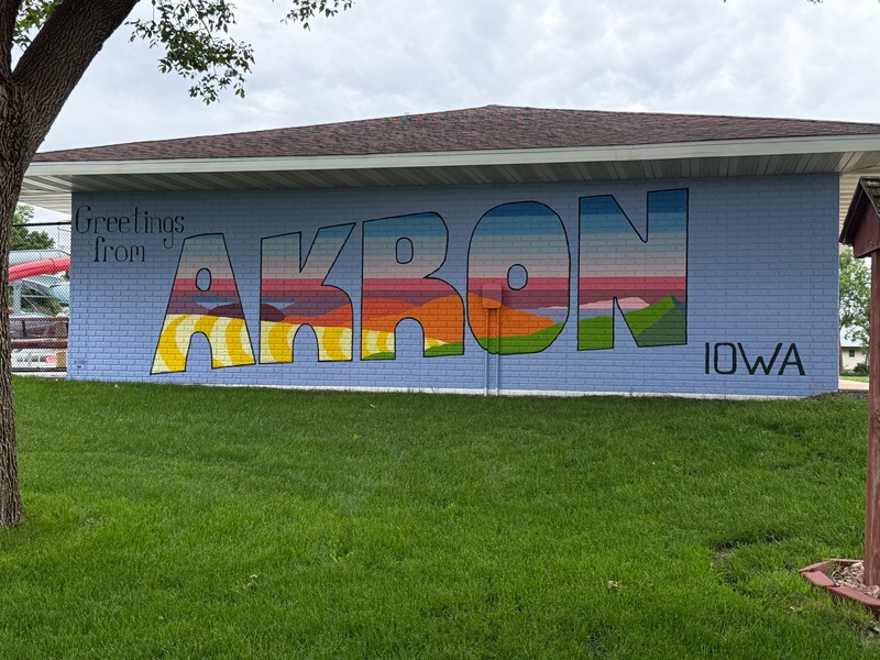 mural in Akron by artist unknown.