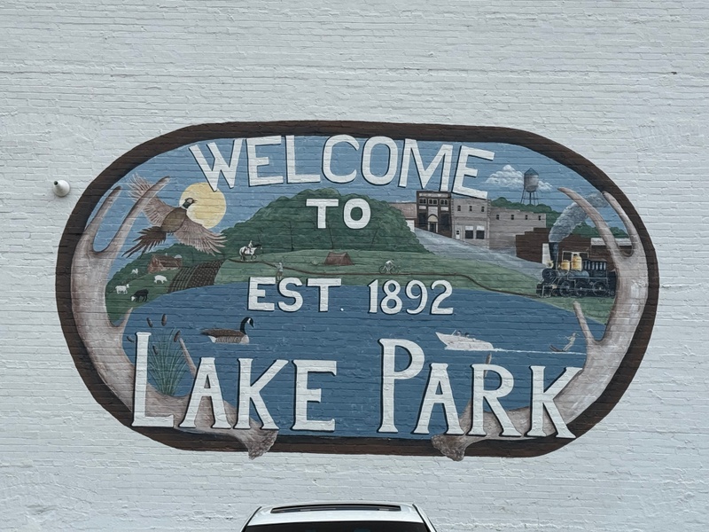 mural in Lake Park by artist unknown.