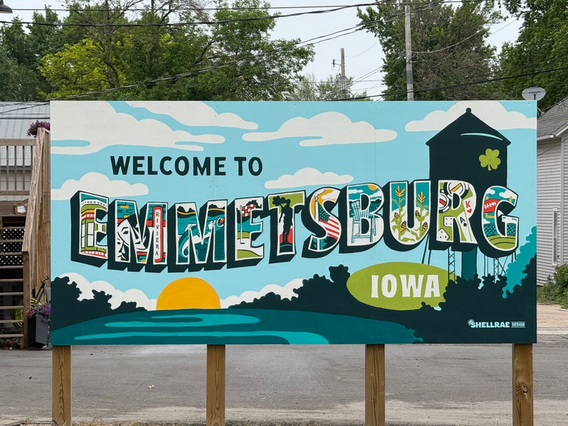 mural in Emmetsburg by artist unknown.