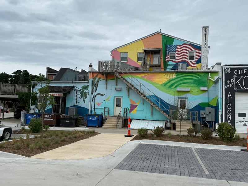 mural in Algona by artist unknown.