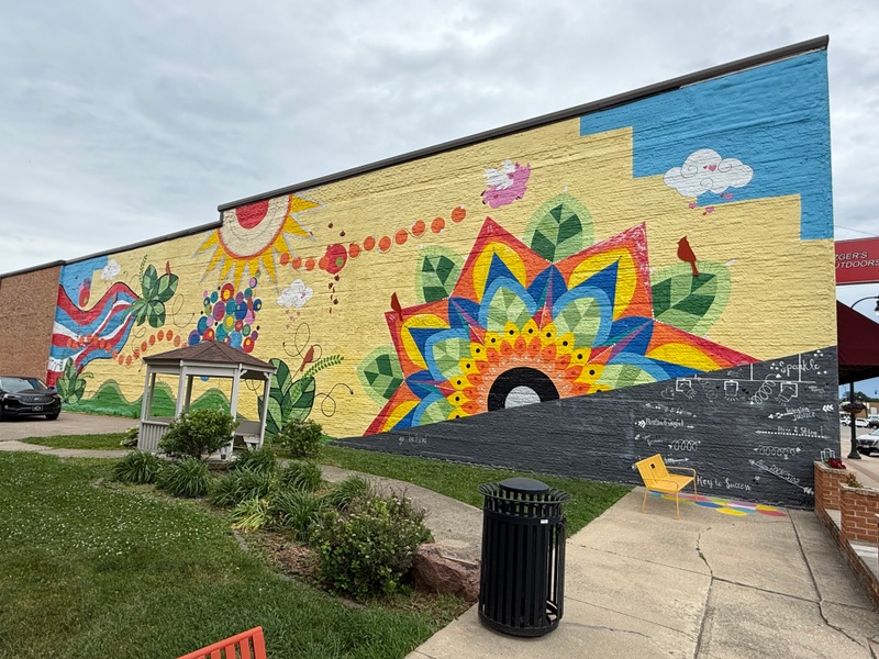 mural in Algona by artist unknown.