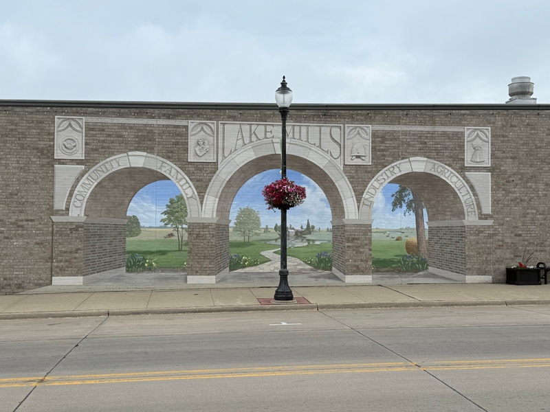 mural in Lake Mills by artist unknown.