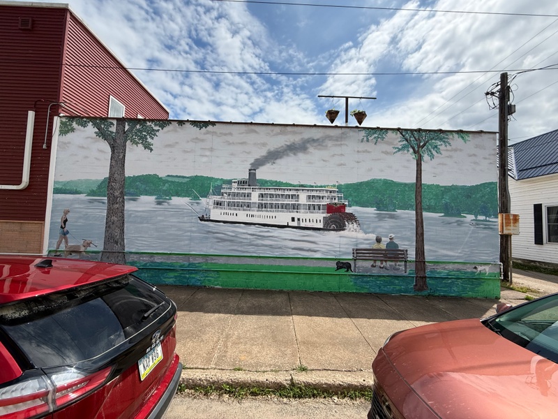 mural in Guttenberg by artist unknown.