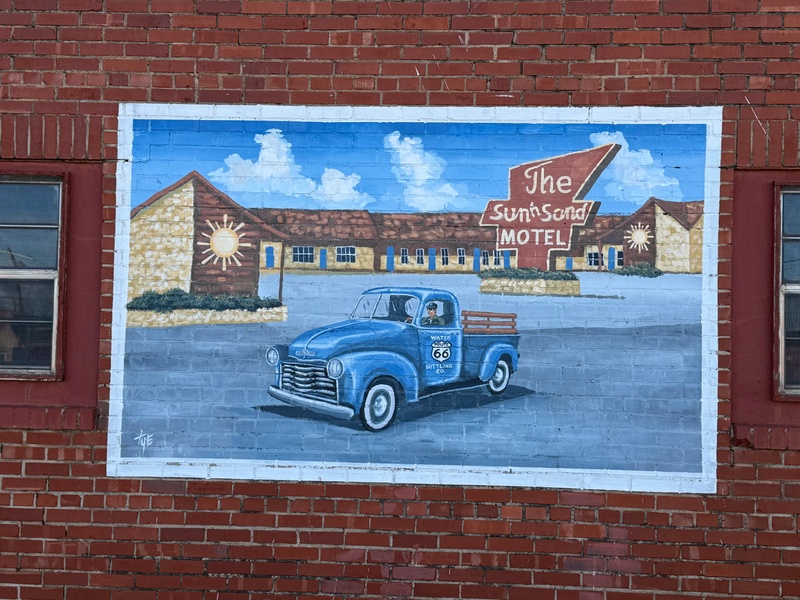 mural in Shamrock by artist unknown.