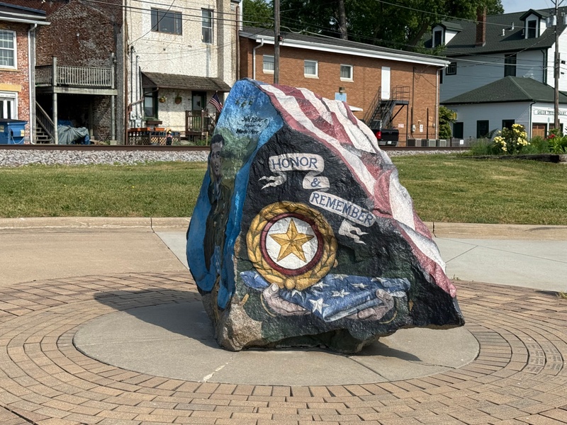 mural in Le Claire by artist unknown.