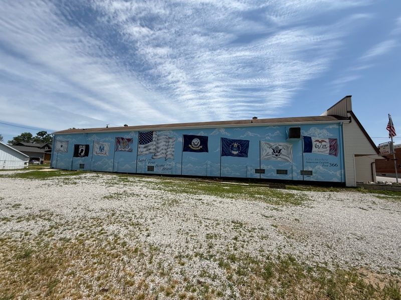 mural in Lowden by artist unknown.