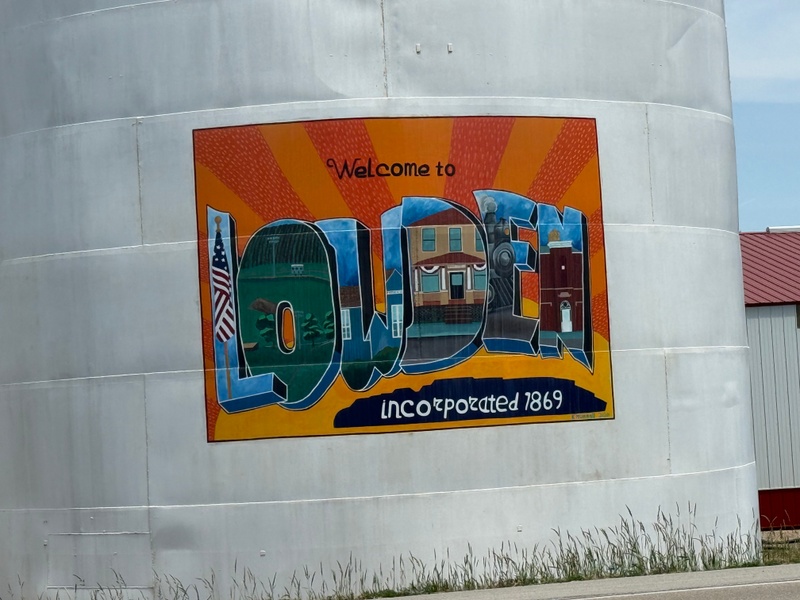 mural in Lowden by artist unknown.