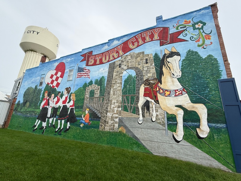 mural in Story City by artist unknown.