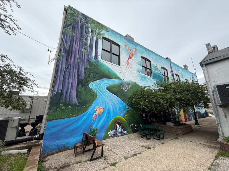 mural in Jefferson by artist unknown.