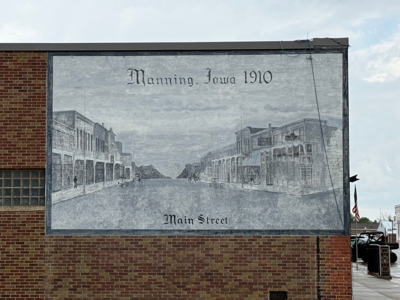 mural in Manning by artist unknown.