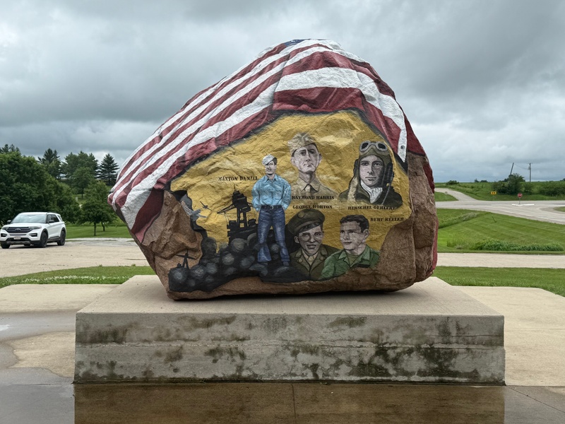 mural in Murray by artist unknown.