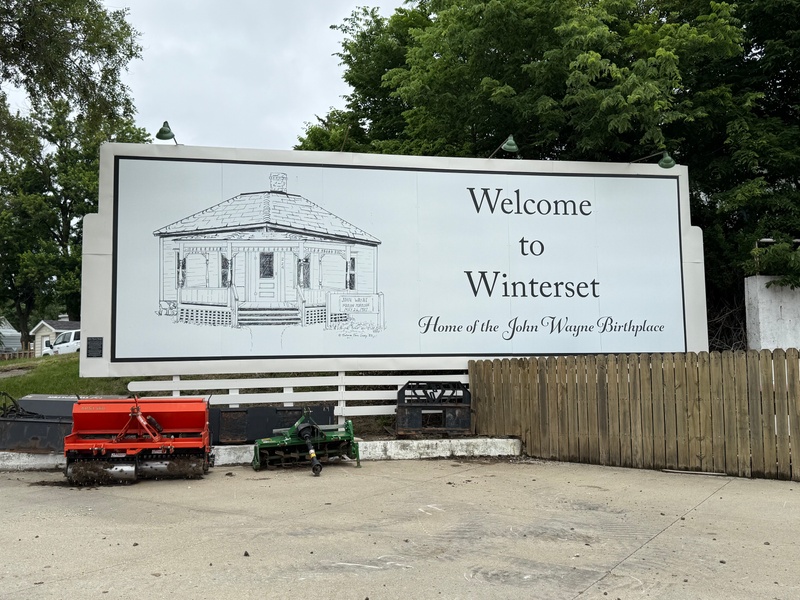mural in Winterset by artist unknown.