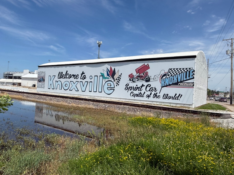 mural in Knoxville by artist unknown.