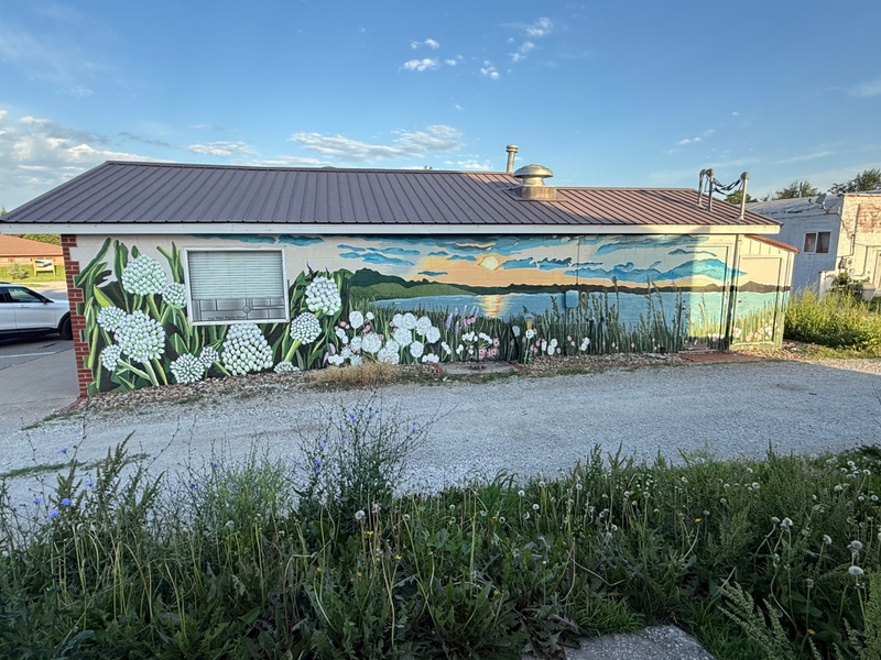 mural in Lamoni by artist unknown.