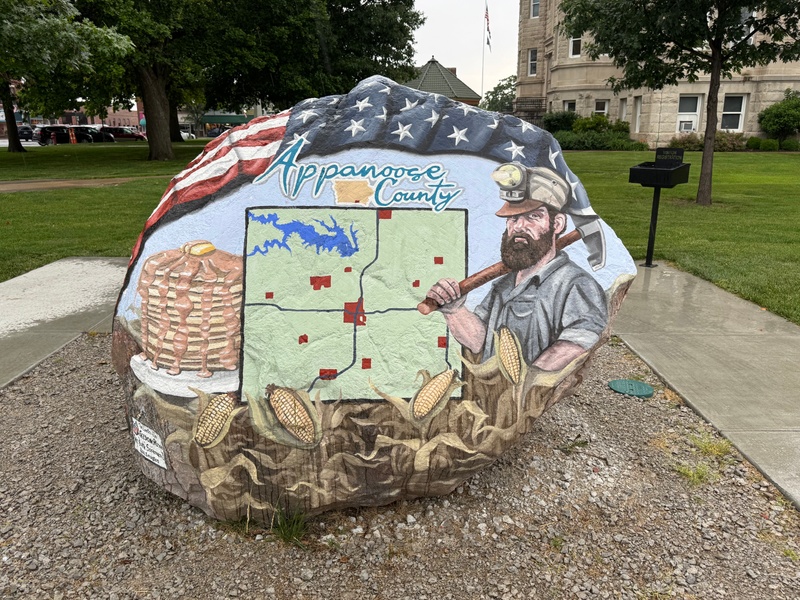 mural in Centerville by artist unknown.
