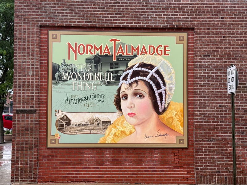 mural in Centerville by artist unknown.