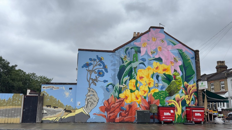 mural in  by artist unknown.