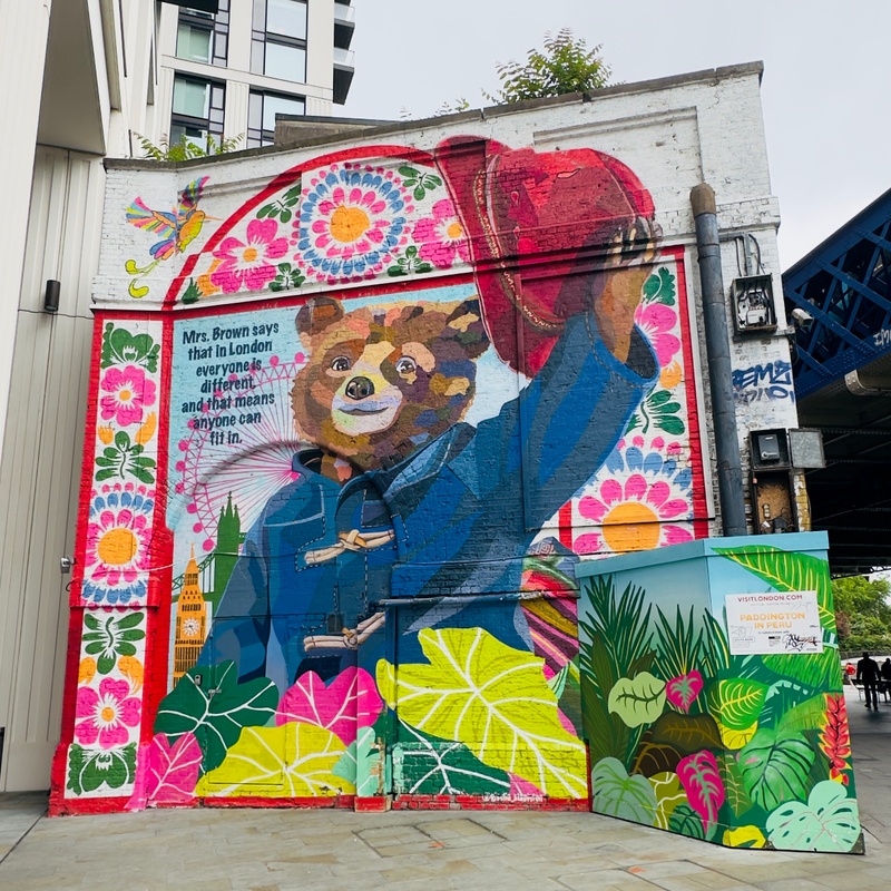 mural in  by artist unknown.