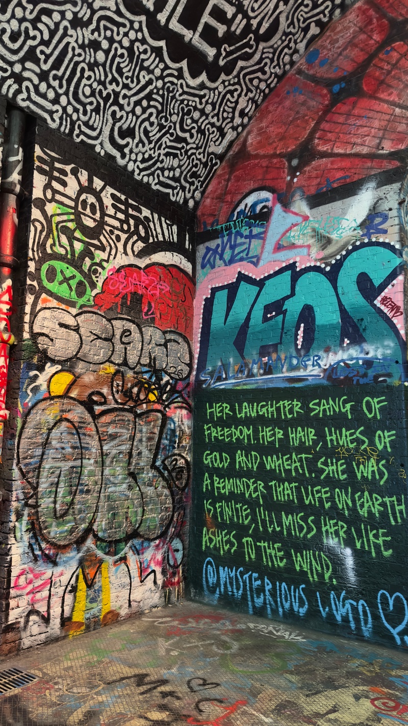 mural in  by artist unknown.