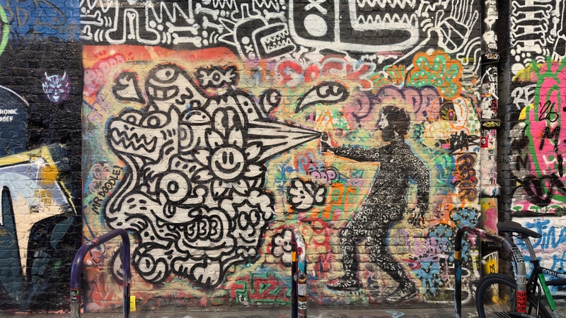mural in  by artist unknown.